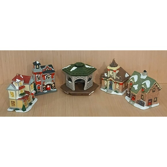 Christmas Town Houses and Figurines Set of 21 Pieces Holiday Winter Decorations - Picture 3 of 16